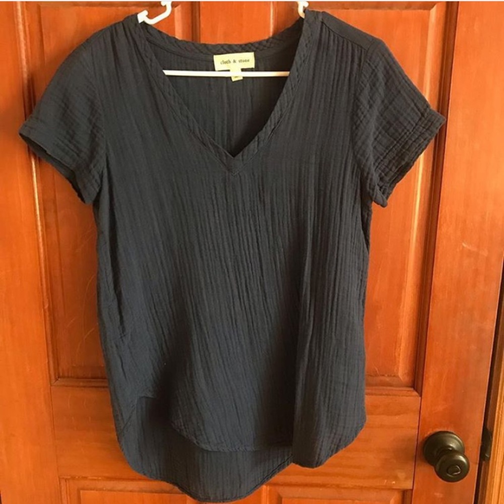 navy top!